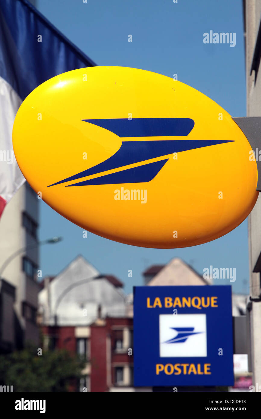 Segno per il Post Office BANK e il logo DEI SERVIZI POSTALI FRANCESI SAINT-MAURICE VAL-DE-MARNE (94) Ile-de-France Francia Foto Stock