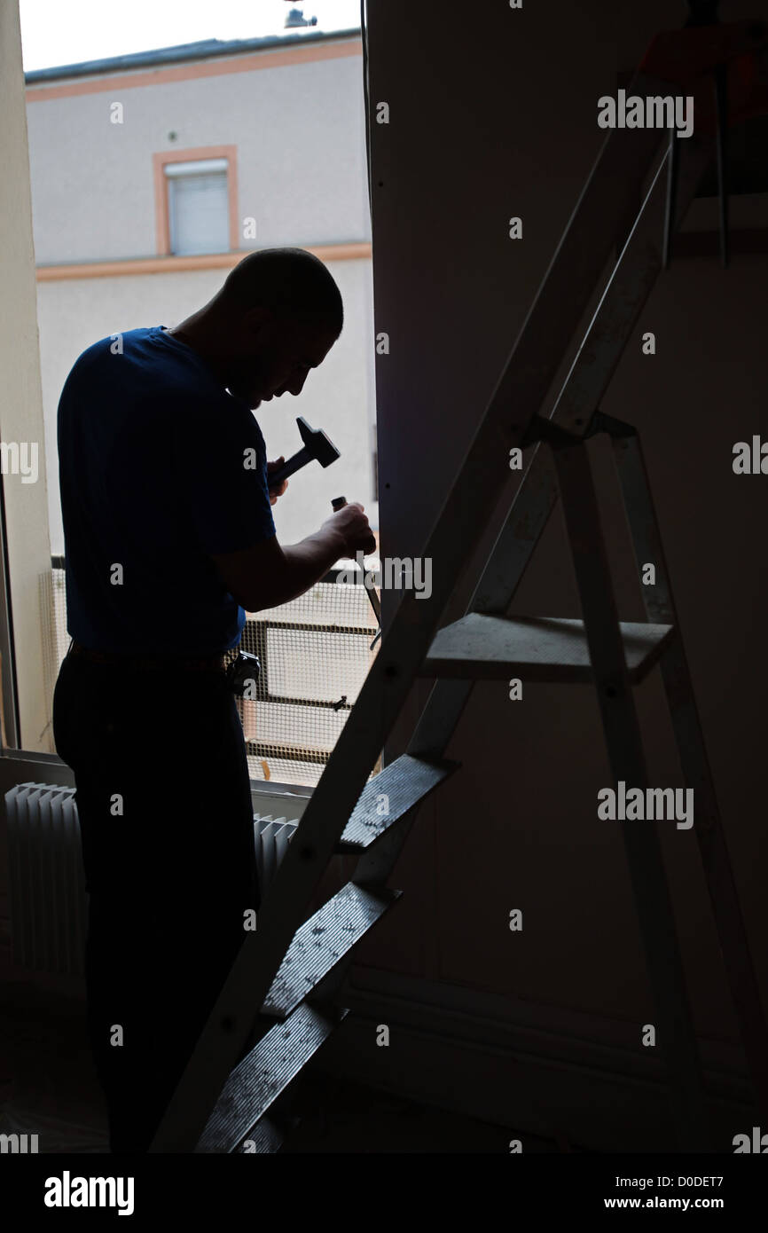 Rifare un appartamento sotto la tabella Lavoro Lavoro sommerso FRANCIA Foto Stock