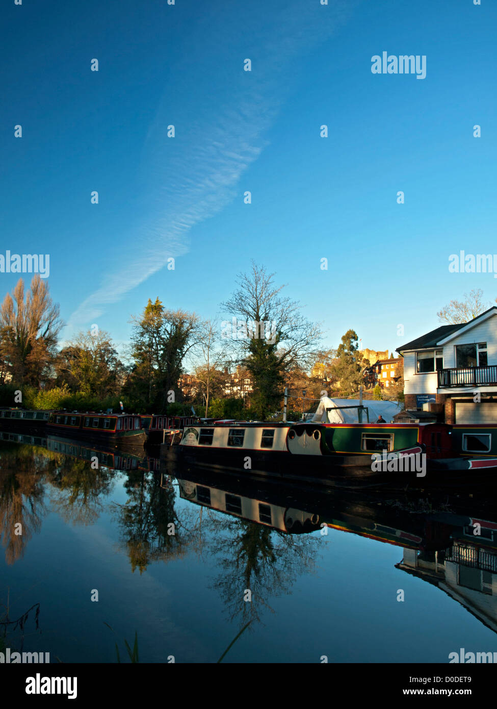 Guildford House in barca sul fiume Wey, un affluente del fiume Tamigi, Guildford, Surrey, England, Regno Unito Foto Stock