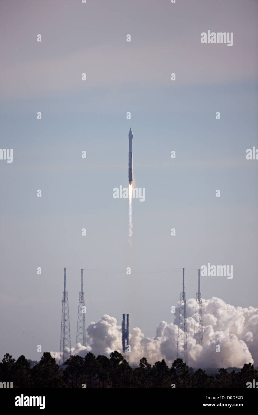 L'Atlas V 401 ponti sollevatori di veicoli off Cape Canaveral Air Force Station che trasportano Solar Dynamics Observatory il 11 febbraio 2010. Foto Stock