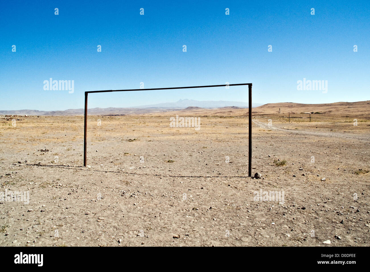 Goal posts in un campo di calcio o di calcio improvvisato in una zona rurale vicino al villaggio di Ocakli, vicino al confine con l'Armenia, Anatolia orientale, Turchia. Foto Stock