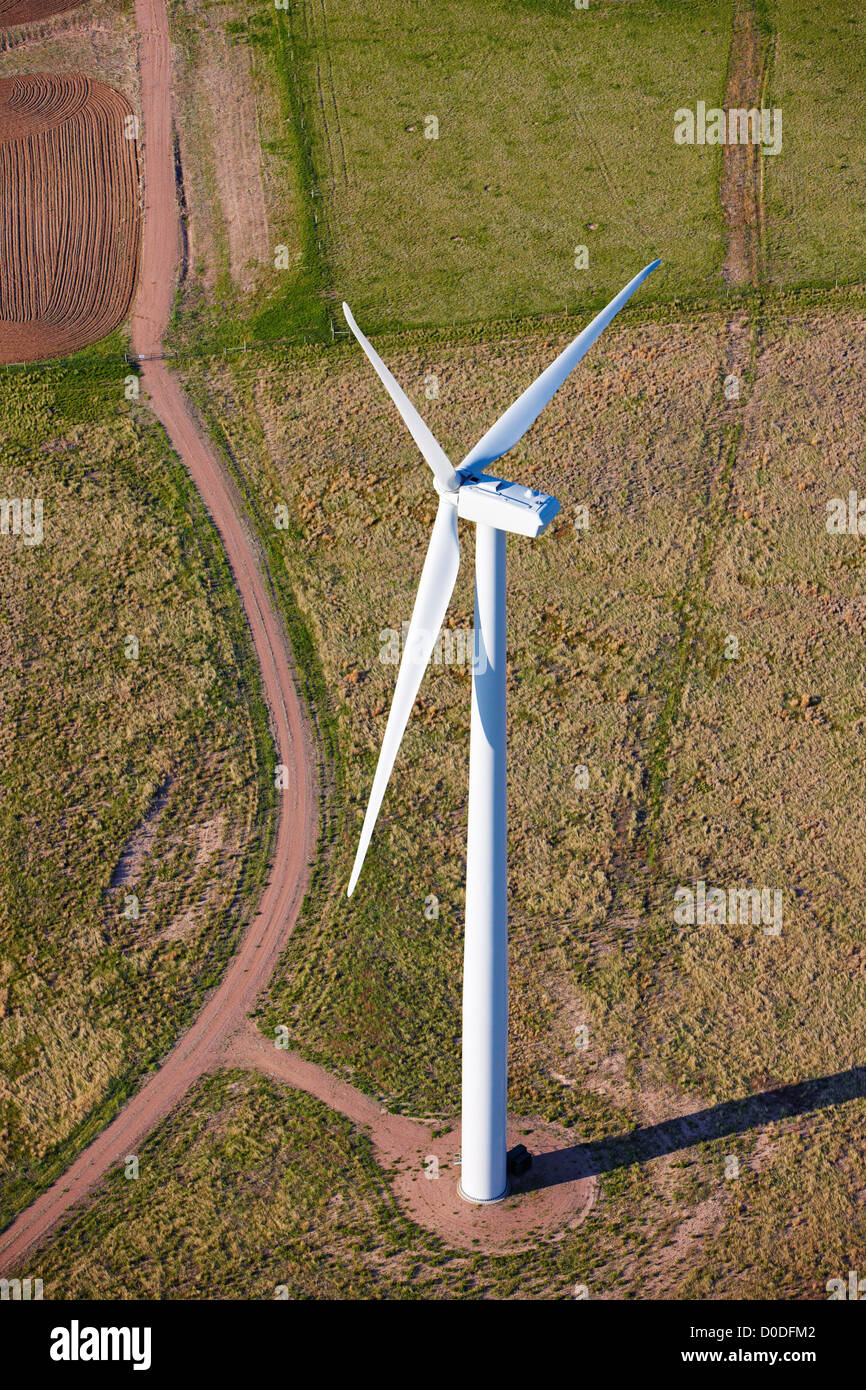 Una veduta aerea di una turbina eolica presso il Cedar Creek Wind Farm, nei pressi di Grover, Colorado. Foto Stock