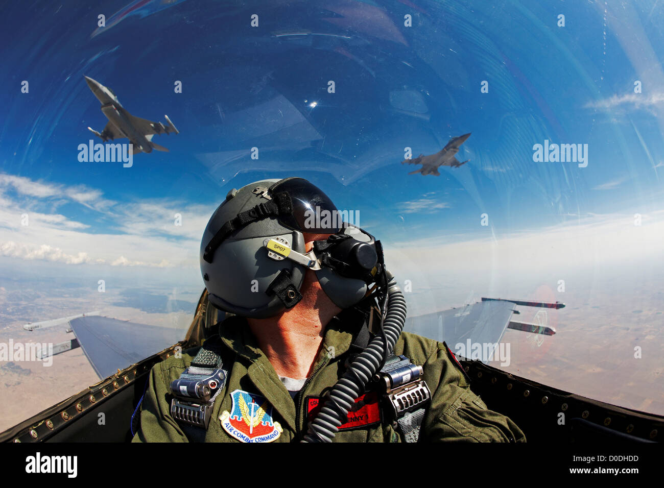 Volo pilota F-16 Fighting Falcon Foto Stock