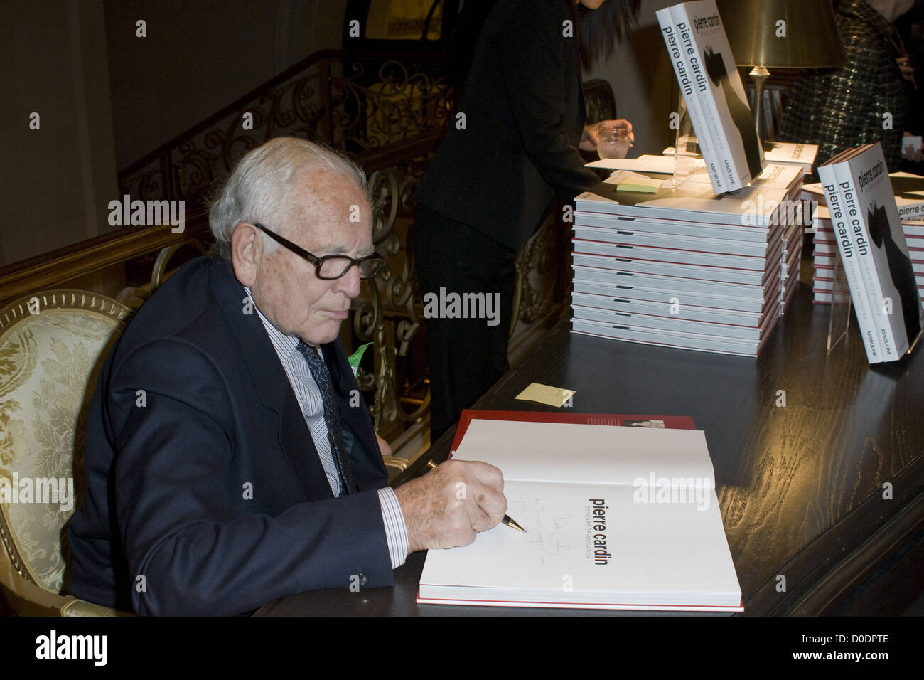 Pierre Cardin prosperare & Martine Assouline host ci il lancio di "Pierre Cardin: 60 anni di innovazione " New York City, Stati Uniti d'America - Foto Stock