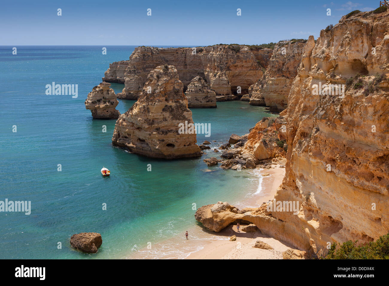 Praia da Marinha sulla spiaggia di Algarve in Portogallo Foto Stock