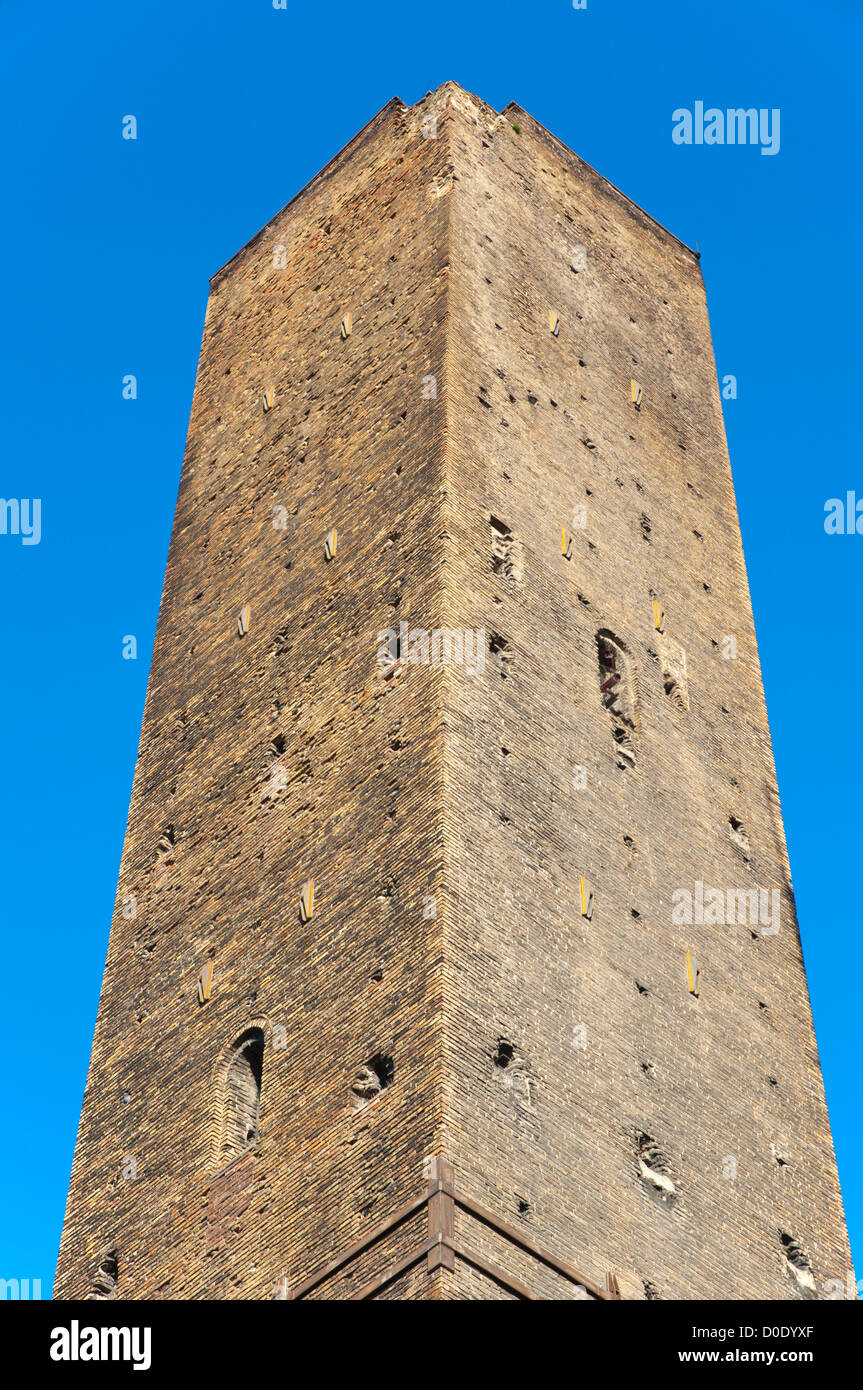 Torre Torre della Garisenda Quadrilatero distretto città di Bologna regione Emilia Romagna Italia del nord Europa Foto Stock