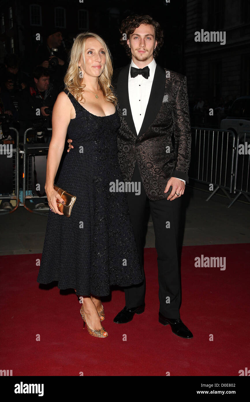 Sam Taylor-Wood e Aaron Johnson GQ Man of the Year Awards tenutosi presso la Royal Opera House - arrivi a Londra, Inghilterra - 07.09.10 Foto Stock