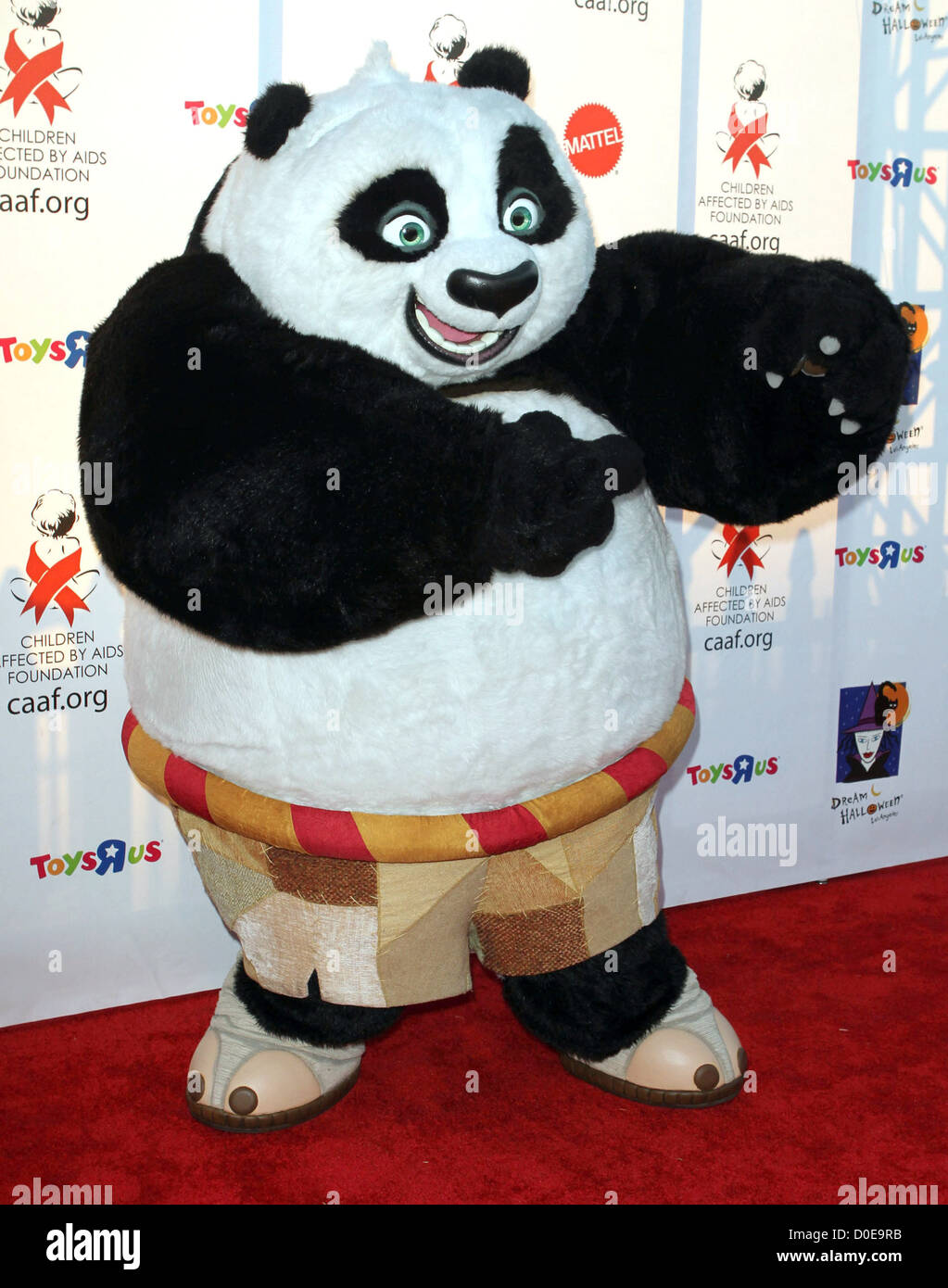 Kung Fu Panda xvii sogno annuale di Halloween a beneficio dei bambini  affetti da AIDS Foundation tenutosi presso la Barker Hangar di Santa Foto  stock - Alamy