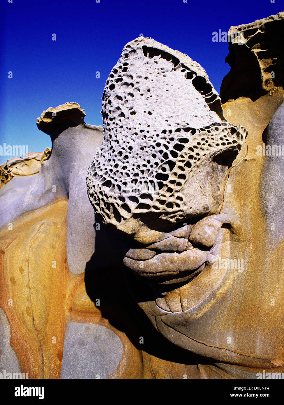 Fantasiosa eroso la faccia di formazione di Monterrey Porcelanite Marine Foto Stock