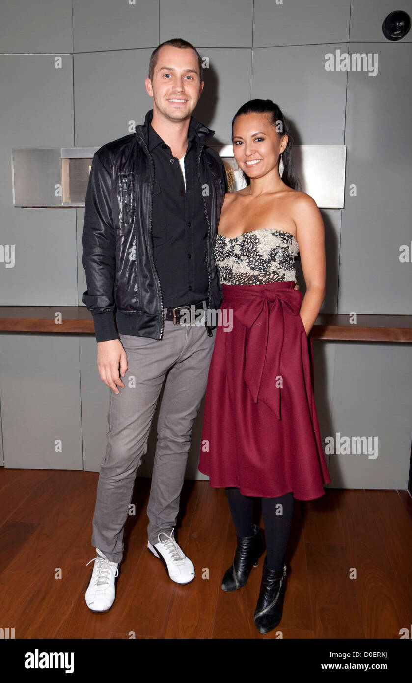 Christopher Collins ed edera Higa David Yurman anteprime la sua ultima collezione maschile con DOT 429 al David Yurman Town House Foto Stock