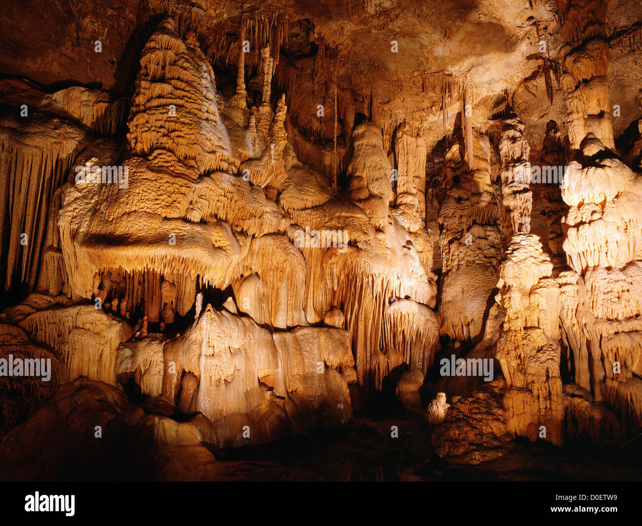 Formazioni calcaree di caverna senza un nome Foto Stock