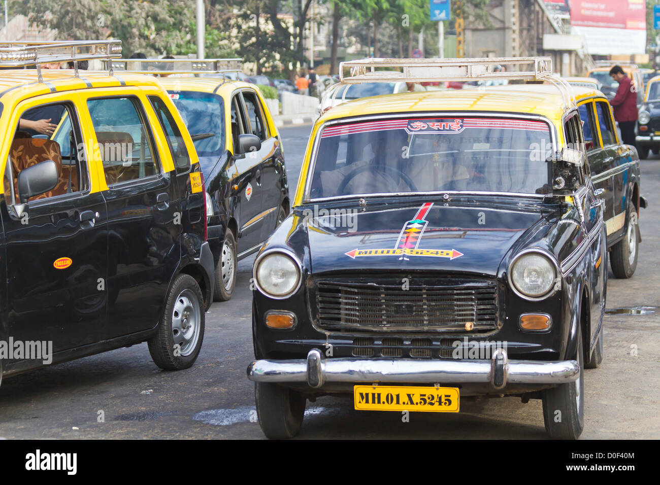 Tipico Taxi Vintage in Mumbai, India Foto Stock