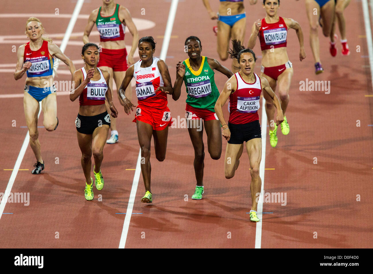 Asli Cakir Alptekin (TUR) vince l'oro, Gamze Bulut (TUR) argento e Yusuf Jamal (BRN) il bronzo della donna 1500 FINALE M Foto Stock