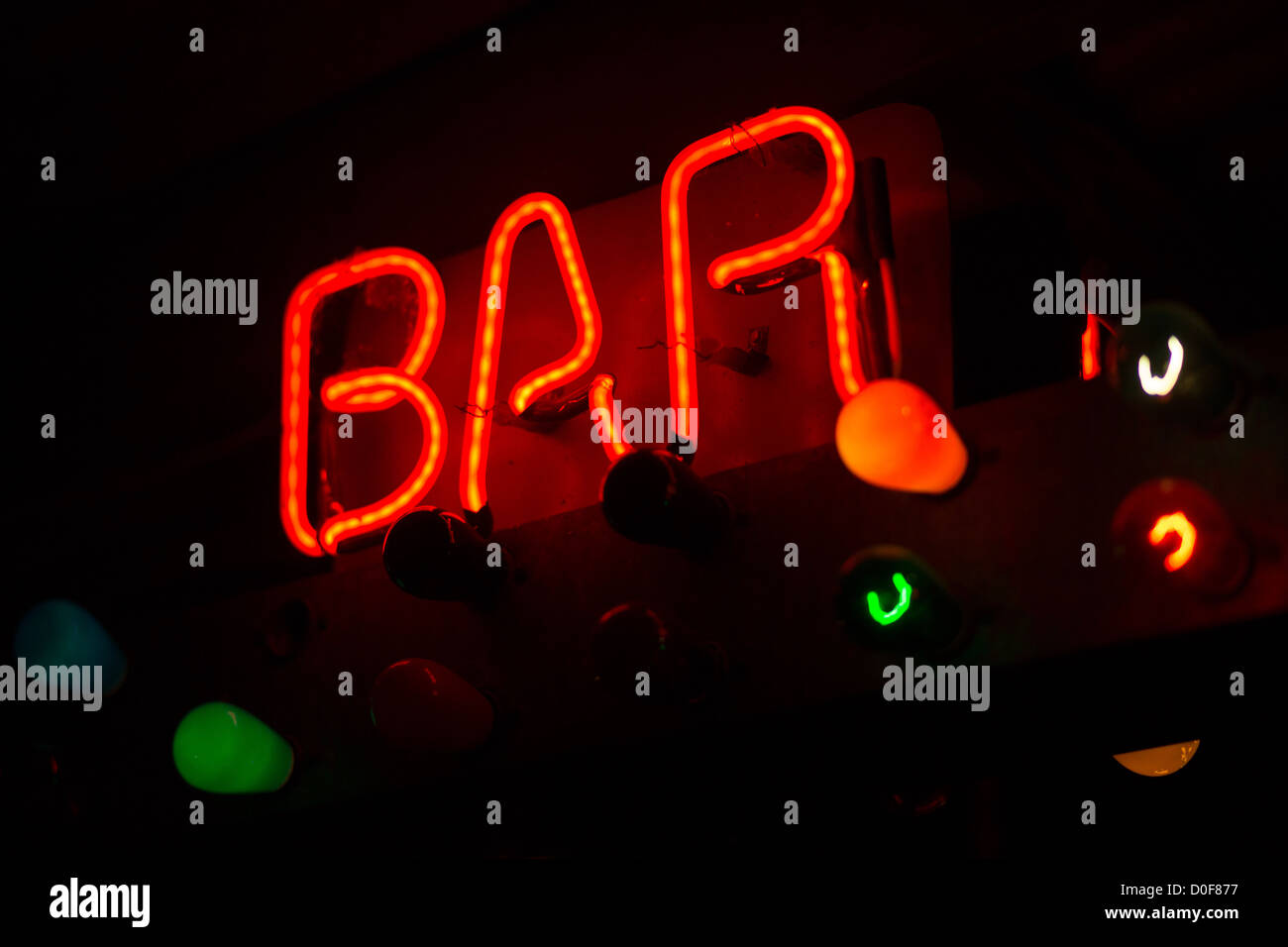 Segno al neon Bar Foto Stock