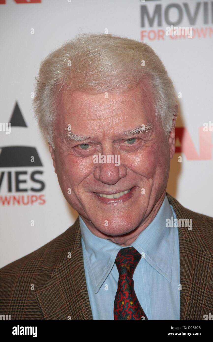 Nov. 23, 2012 - Attore, scrittore produttore Larry Hagman, che ha creato una delle televisione americana più cattivi supremo in combutta, amorale oilman J.R. Ewing del 'Dallas,' ha morì e fu 81. Hagman è morto in un ospedale di Dallas di complicazioni da la sua battaglia con il cancro alla gola, citando una dichiarazione dalla sua famiglia. Egli soffriva di cancro al fegato e cirrosi epatica negli anni novanta dopo decenni di bere. Nella foto: Feb 07, 2011 - Los Angeles, California, Stati Uniti d'America - Attore LARRY HAGMAN all'AARP "ovies per adulti' Awards tenutosi presso il Beverly Wilshire Hotel. (Credito Immagine: © Jeff Fran Foto Stock