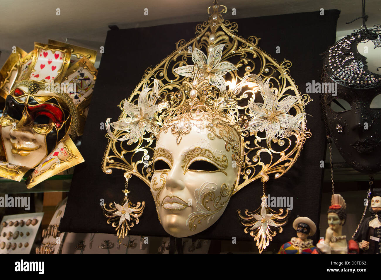 Maschera veneziana nel negozio di strada posteriore Venezia . Foto Stock