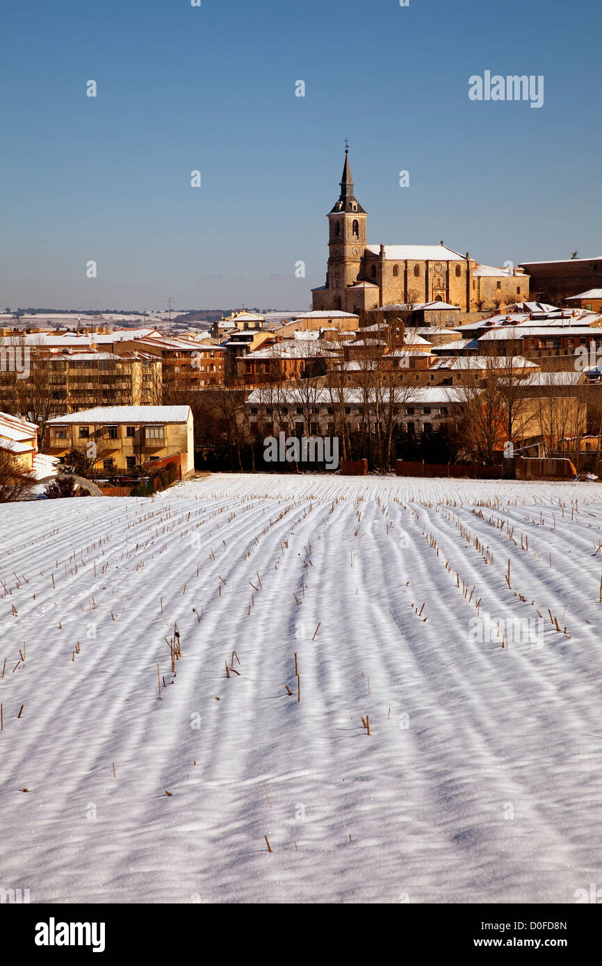 Paesaggio Innevato in Lerma Burgos Castilla Leon Spagna Paisaje nevado en Lerma Burgos Castilla León España Foto Stock