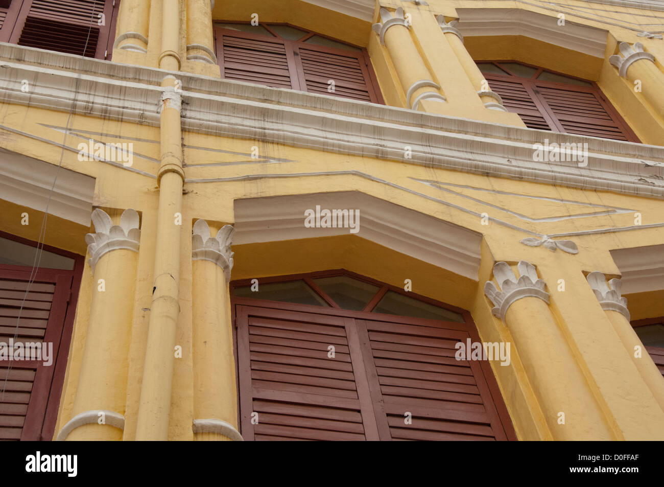 Cina, Macao. Largo do Senado (aka Piazza Senado), popolare centro urbano, tipico stile neo-classico stile Portoghese architettura. Foto Stock