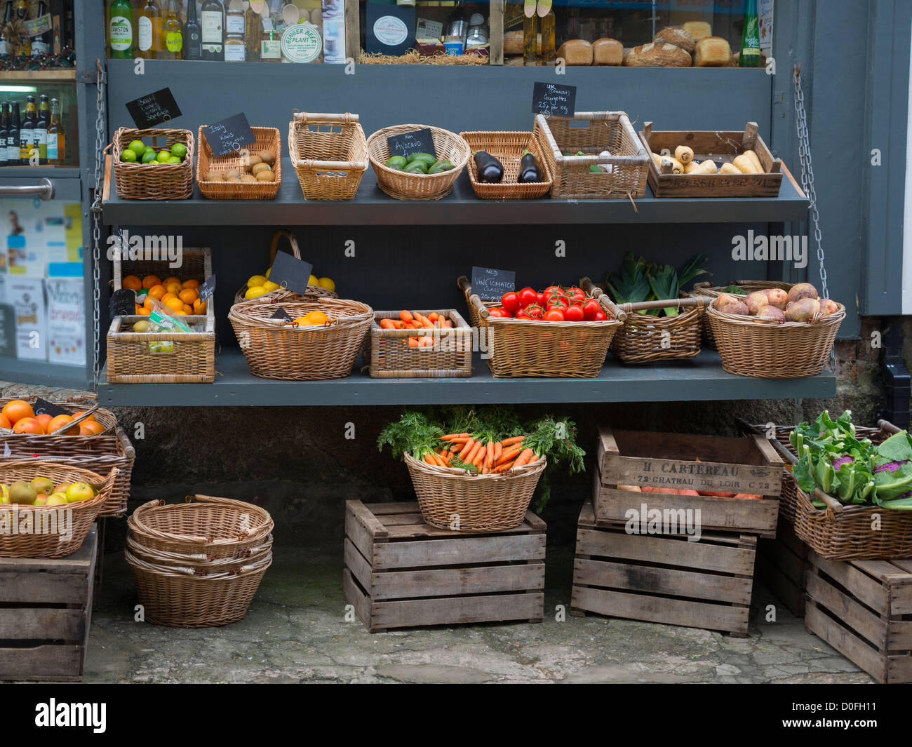 Fruttivendolo display in St Ives, Cornwall Foto Stock