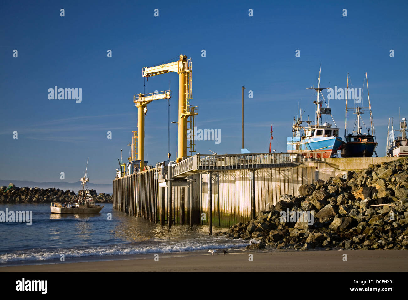 O00223-00...OREGON - Lancio di una barca al porto Orford Porto di Port Orford. Foto Stock