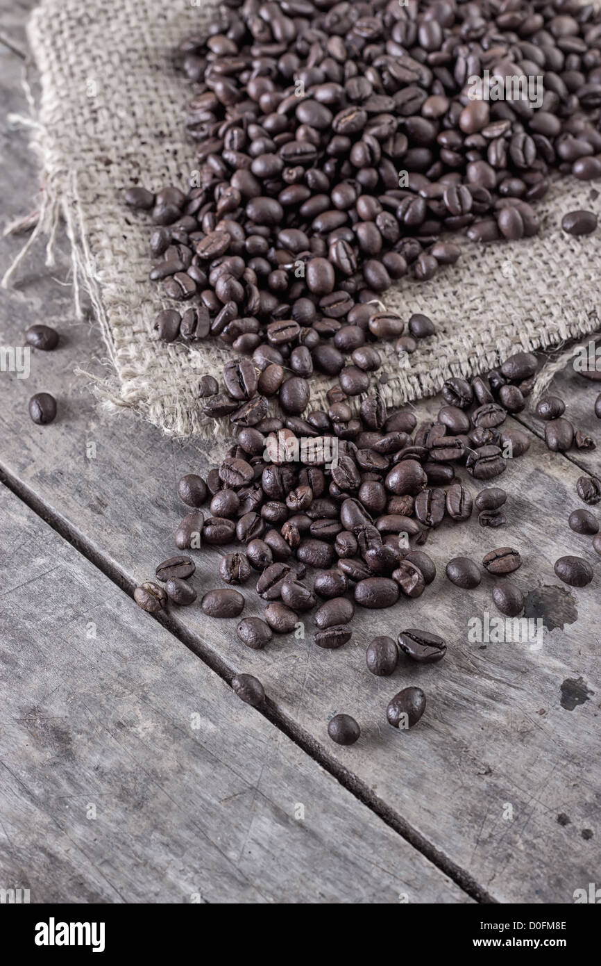 I chicchi di caffè in impostazione vintage Foto Stock