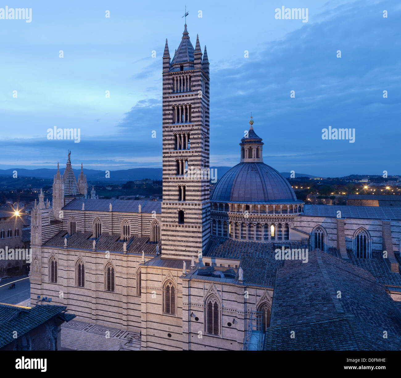 Vista notturna di Siena (Toscana, Italia) Foto Stock
