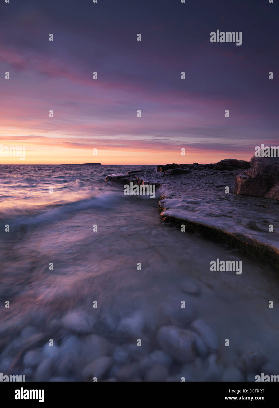 Georgian Bay Spiaggia rocciosa tramonto natura paesaggio paesaggio. Bruce Peninsula National Park, Ontario, Canada. Foto Stock
