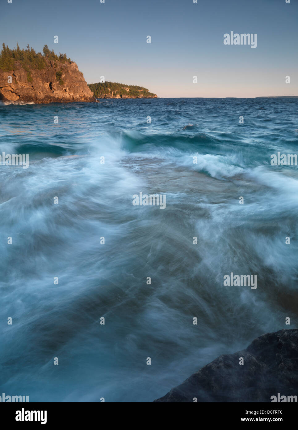Sunrise natura paesaggio paesaggio di Georgian Bay a Bruce Peninsula National Park, Ontario, Canada. Foto Stock