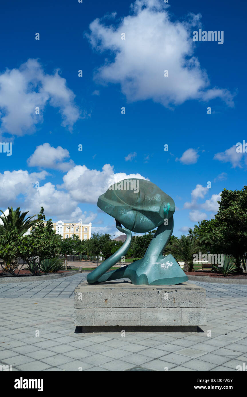 Dh statua ARRECIFE LANZAROTE moderna scultura di metallo giardino esterno al di fuori di artwork Foto Stock