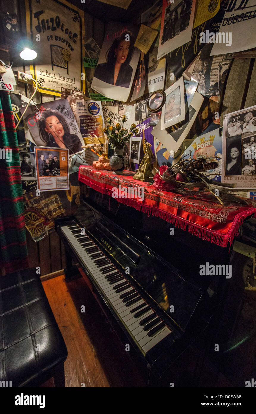 Piano bar interno ristorante Tankavaara Lapponia Finlandia Scandinavia Foto Stock