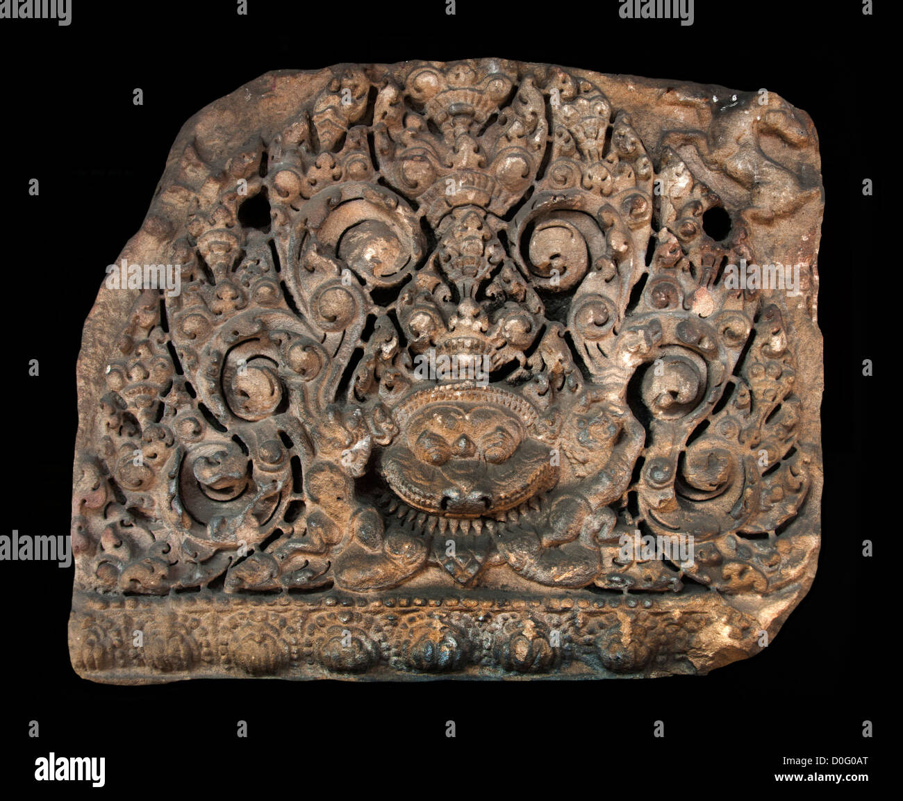 Frammento di Frontone arte Khmer stile Baphuon XI - XII secolo D.C. Museo Nazionale di Bangkok in Thailandia Foto Stock