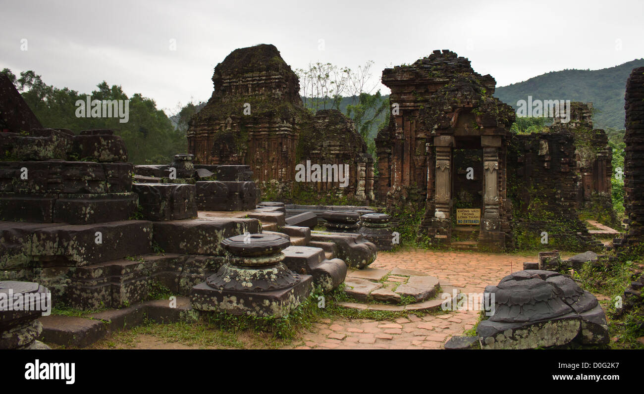 Rovine di mio figlio in Vietnam in una nebbiosa mattina. Foto Stock