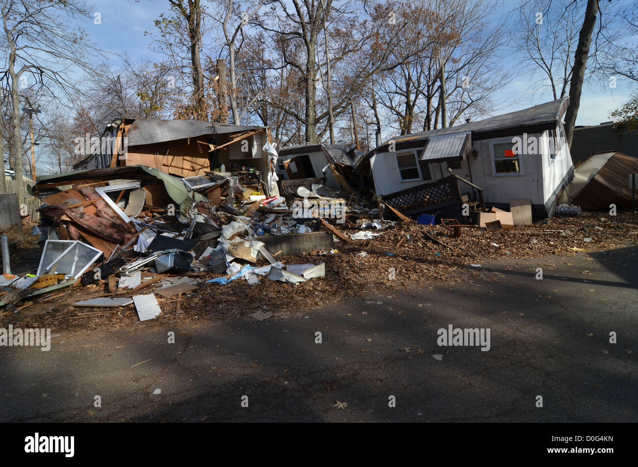 La supertempesta Sandy causò danni significativi nella contea di Bergen, New Jersey, in particolare colpendo case fabbricate, molte delle quali non sopravvissero alla tempesta. La FEMA e le squadre di soccorso in caso di calamità hanno fornito assistenza durante gli sforzi di ripristino. Foto Stock