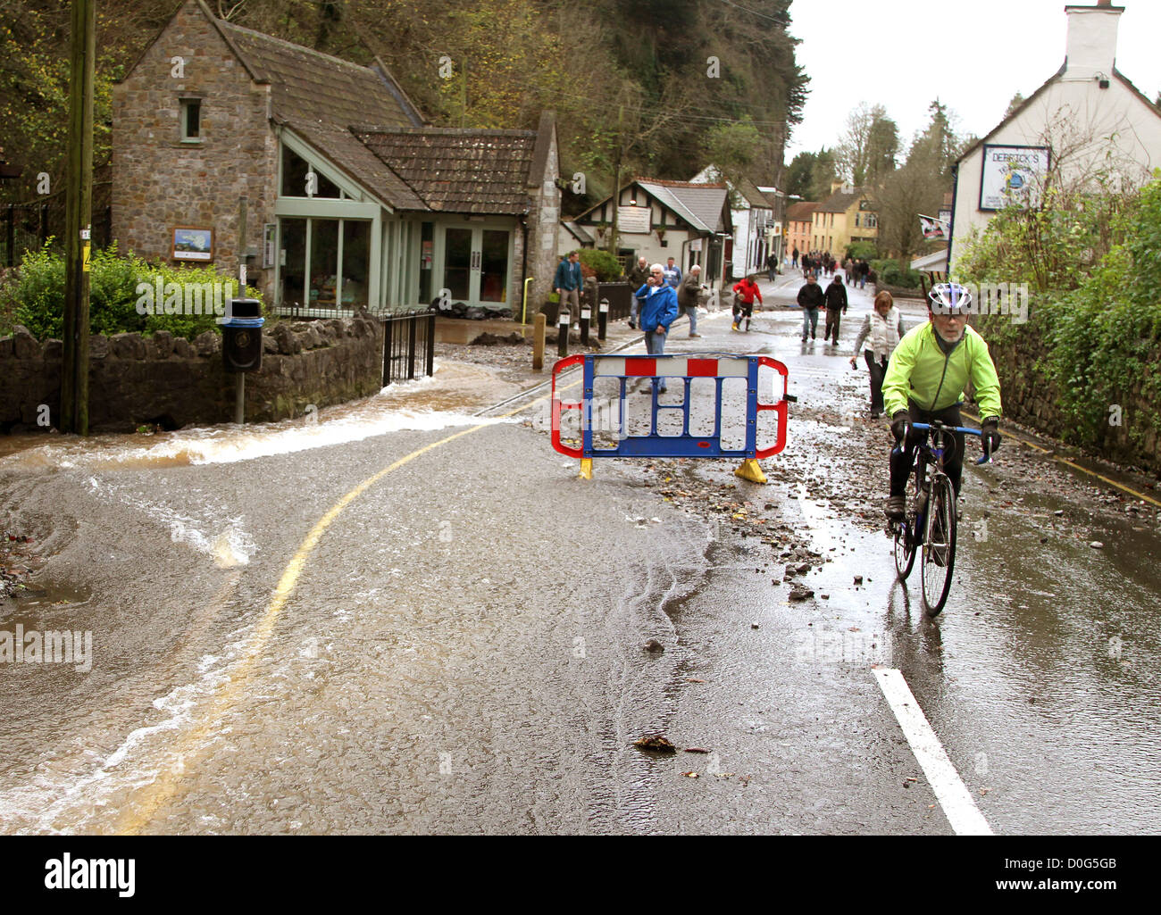 Dopo le forti piogge di fine novembre 2012, molte città e villaggi sono stati inondati, questo incluso il villaggio di Cheddar Foto Stock