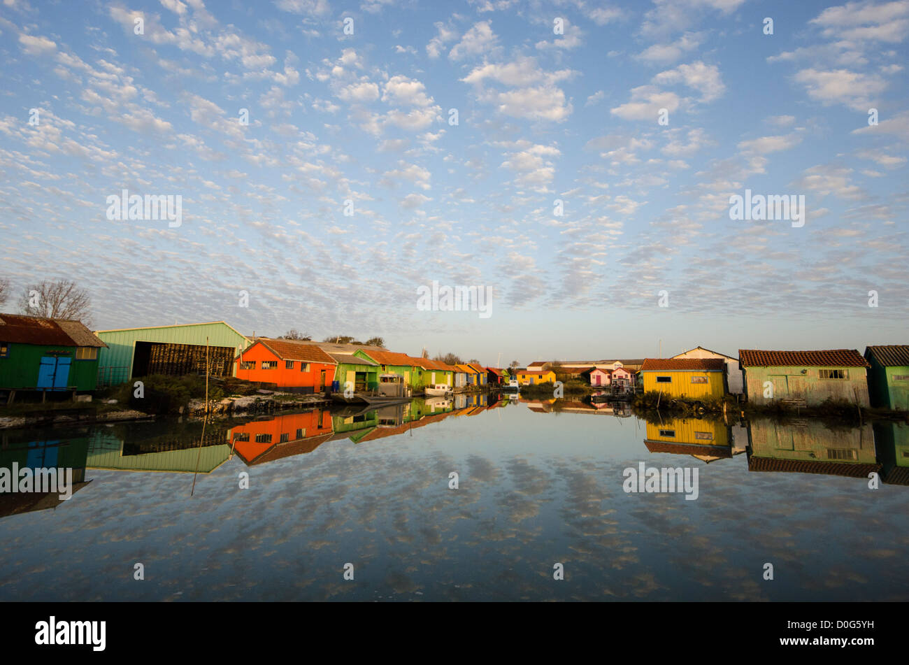 Cabine di ostricoltori, un giorno di acque alte, Château-d'Oléron " Porto, isola di Oléron Charente Maritime, Francia Foto Stock