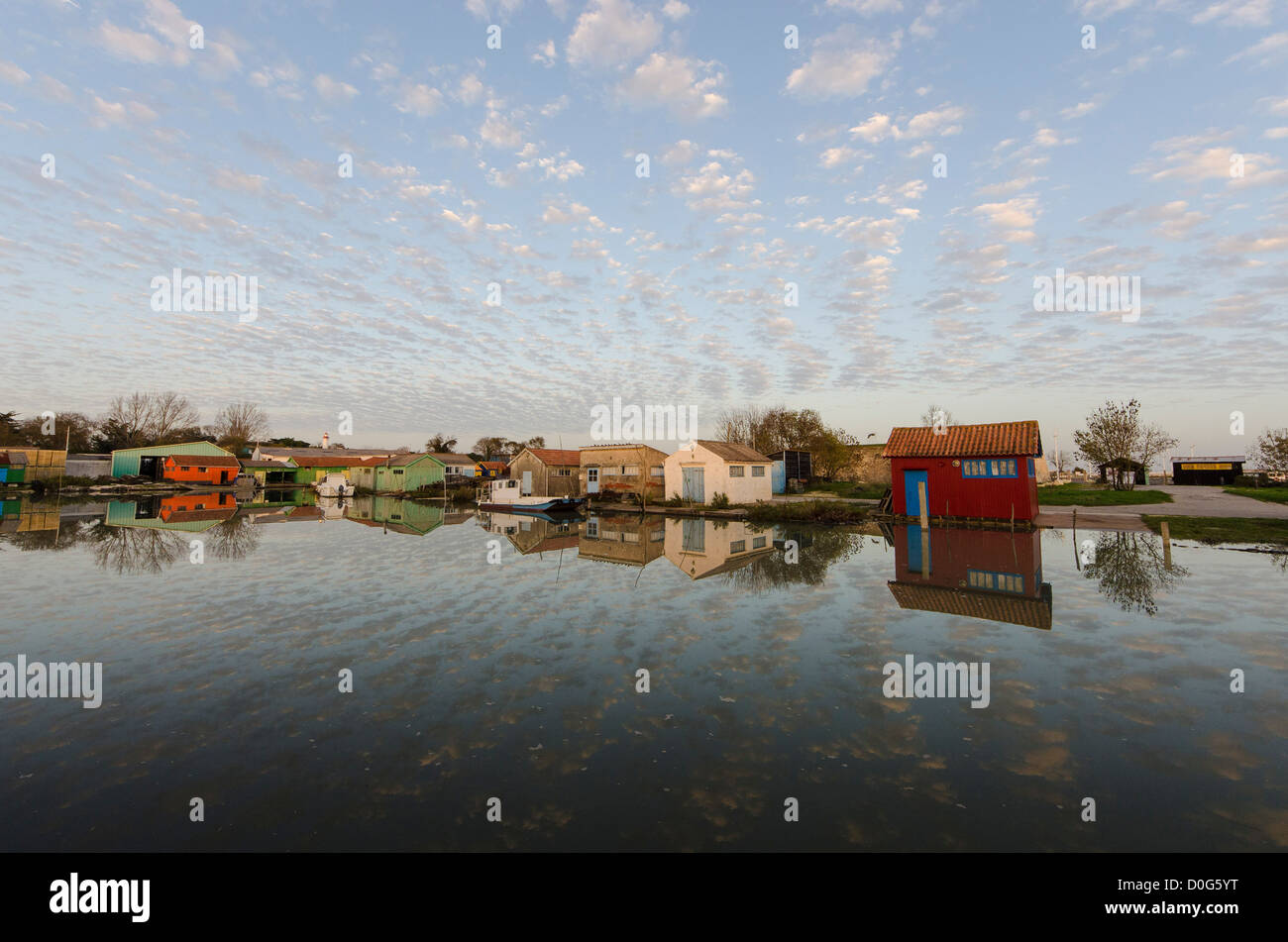 Cabine di ostricoltori, un giorno di acque alte, Château-d'Oléron " Porto, isola di Oléron Charente Maritime, Francia Foto Stock