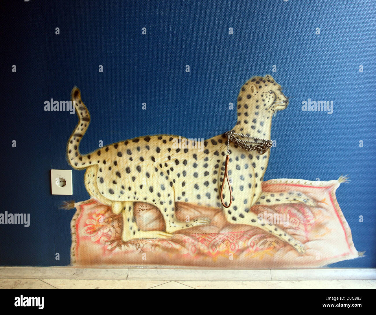 Il murale di pet cheetah, LX Boutique Hotel lobby, Lisbona Foto Stock
