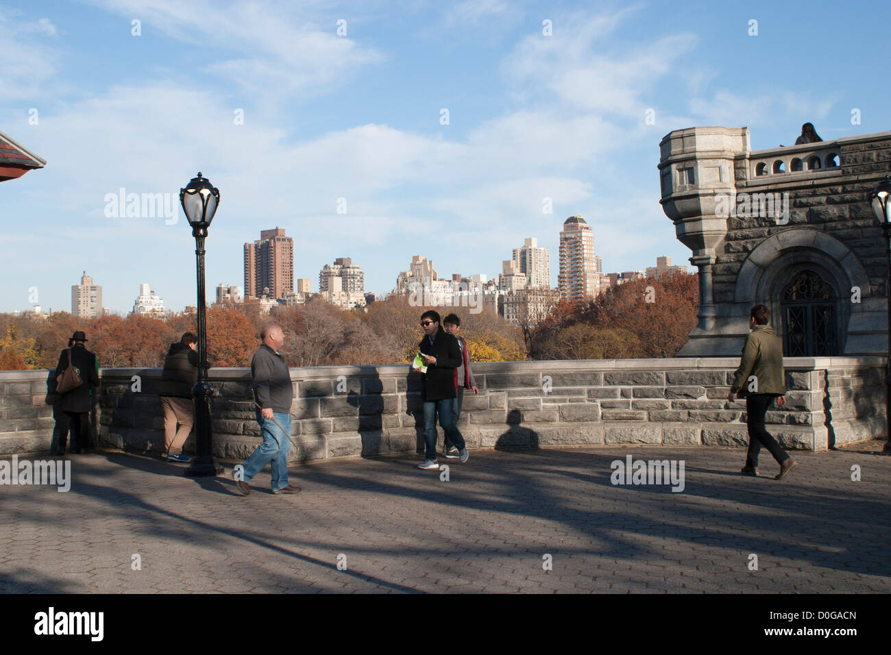 Nuovo Yorks Central Park è un popolare punto di osservazione dalla torre Belvedere, un osservatorio meteorologico. Foto Stock