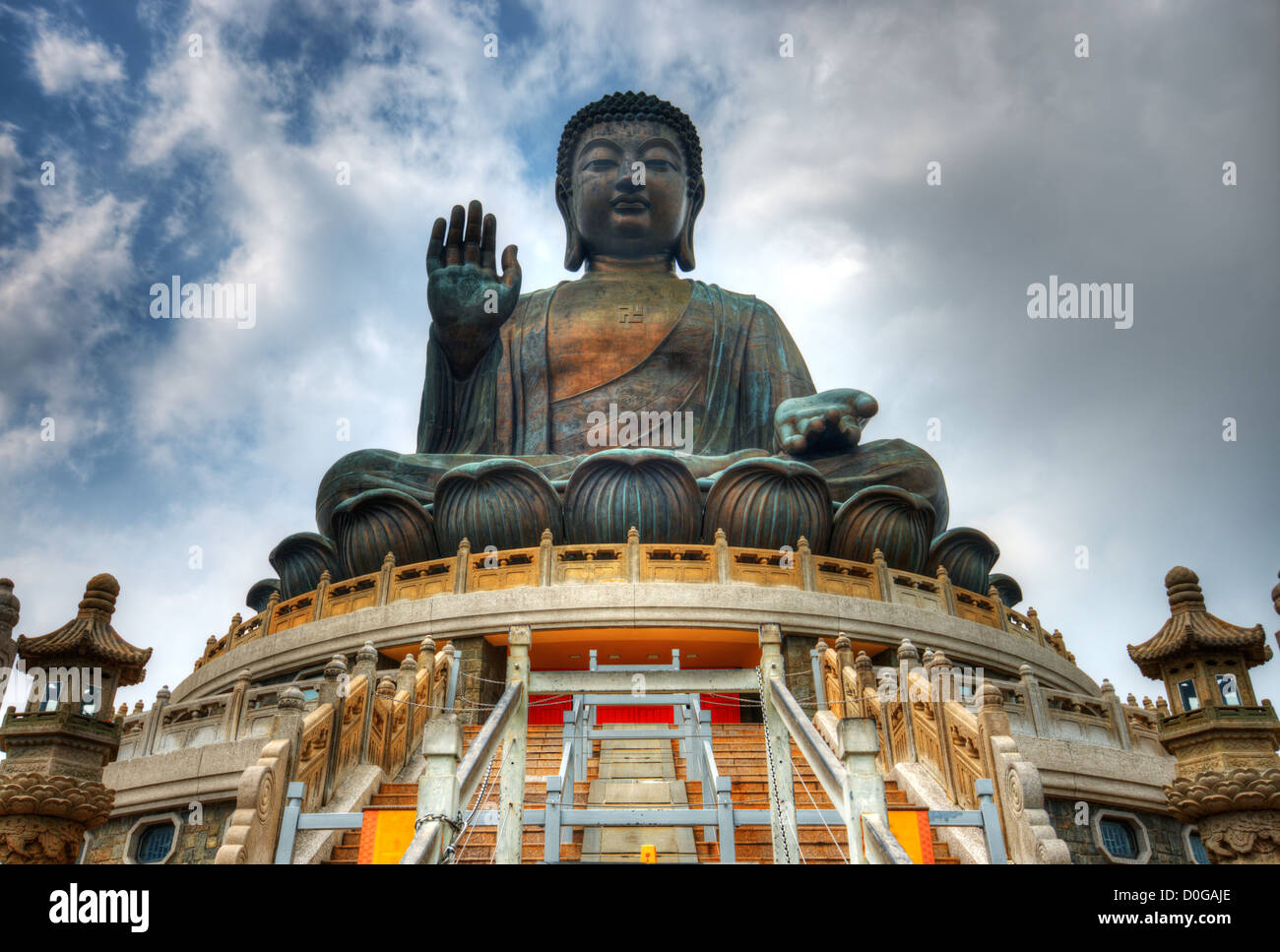 Tian Tan Buddha (Grande Buddha) è un 34 metri statua del Buddha situato sull'Isola di Lantau in Hong Kong. Foto Stock