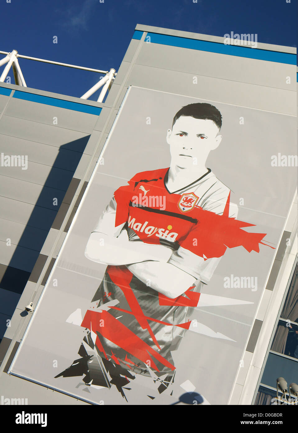 Immagine di una città di Cardiff il calciatore sulla parte esterna del Cardiff City Stadium di Cardiff Galles del Sud, Regno Unito Foto Stock Immagine di una città di Cardiff il calciatore sulla parte esterna del Cardiff City Stadium di Cardiff Galles del Sud, Regno Unito Foto Stock
