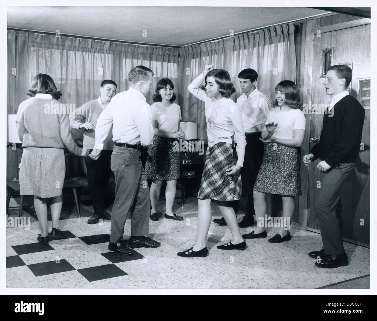 Gli adolescenti dancing Foto Stock
