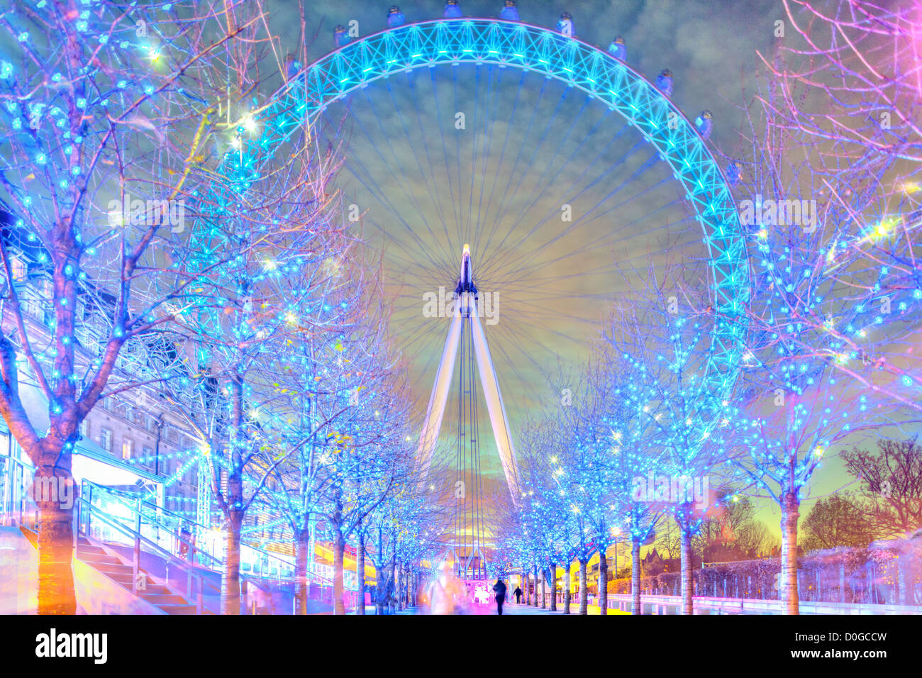 Il London Eye Millennium Wheel illuminate con la festa di Natale le luci di Natale in inverno. Foto Stock