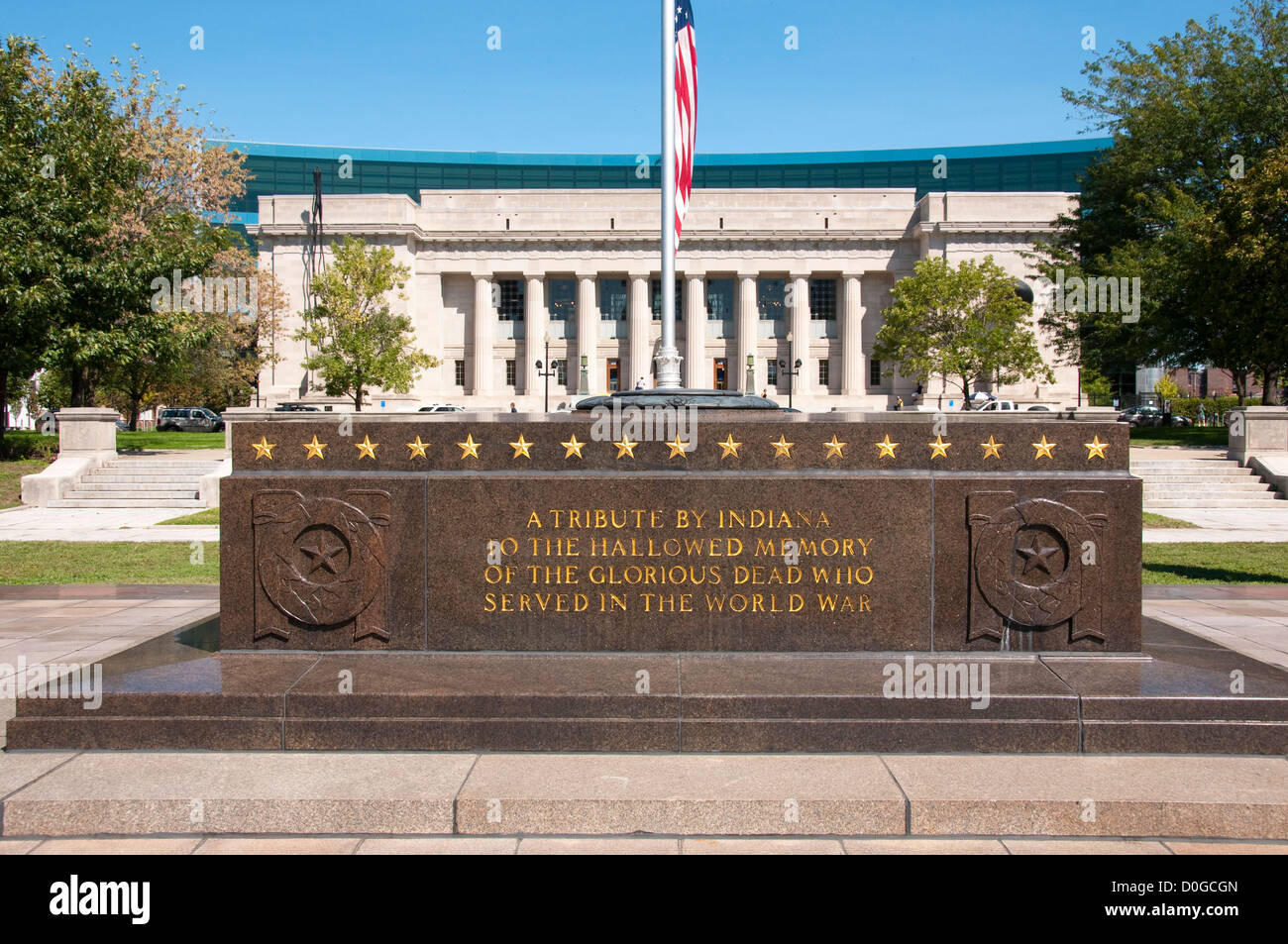 Stati Uniti d'America, Indiana Indianapolis, Indiana War Memorial Plaza, monumento prima American Legion Building Foto Stock