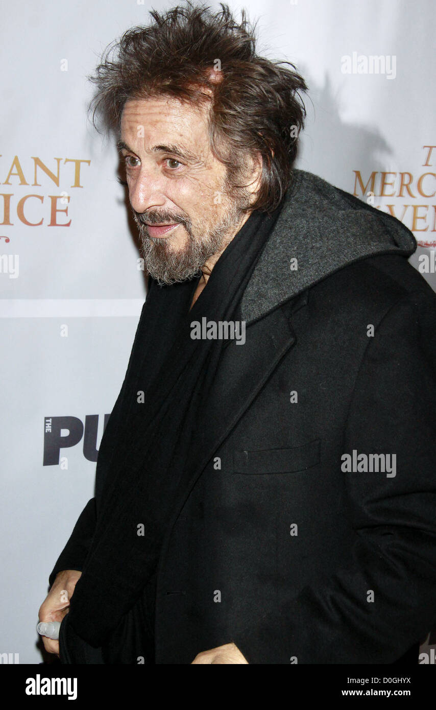 Al Pacino sembra avere piccole cisti sebacee sulla cima della sua testa apertura notturna dopo essere partito celebrazione per il pubblico del Teatro Foto Stock