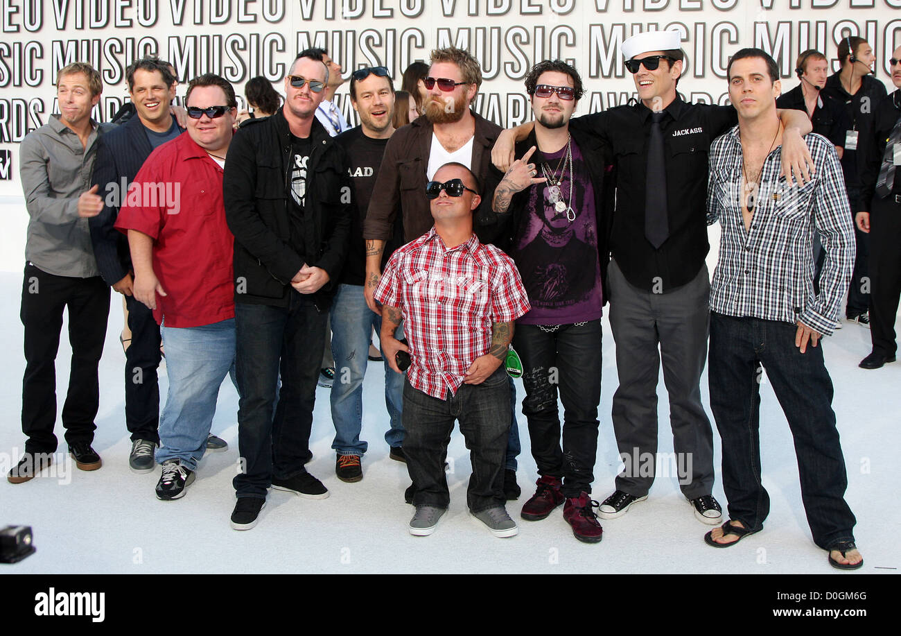 Dave Inghilterra, Preston Lacy, Ehren McGhehe, Ryan Dunn, Wee Man, Bam Margera, Johnny Kxville e Steve-O di Jackass il 2010 Foto Stock