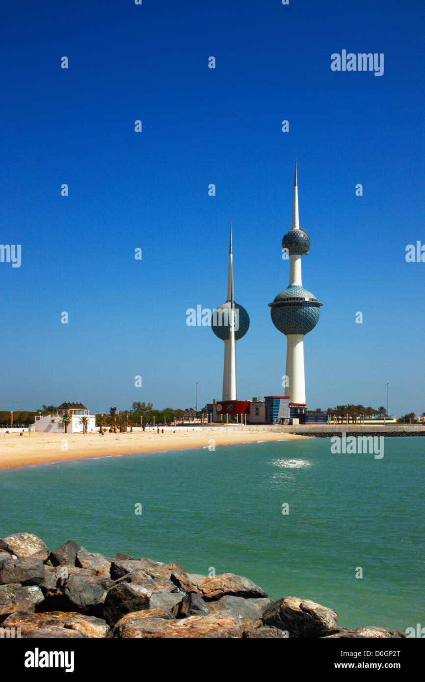 Queste splendide strutture architettoniche sono icone del Kuwait lo skyline della citta'. Immagine presa da Luglio 2010 Foto Stock