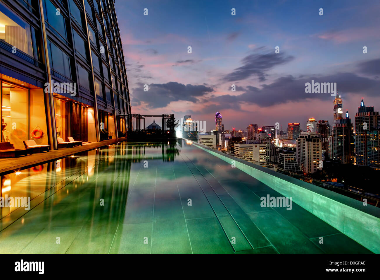 Piscina a sfioro di Okura Hotel Prestige, Wireless Road, Bangkok Foto Stock