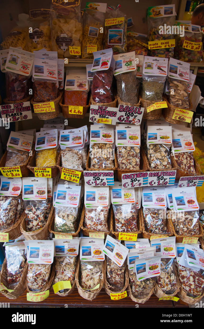 Spezie e condimenti per la vendita città vecchia Sorrento resort città la regione Campania sud Italia Europa Foto Stock