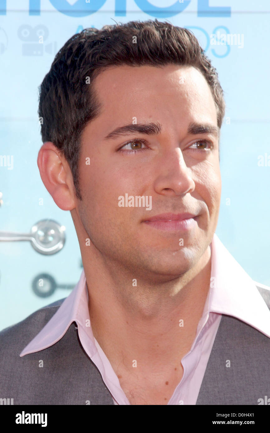Zachary Levi al 2011 People's Choice Awards candidature annuncio, tenutasi presso l'Hotel di Londra. Los Angeles, California - Foto Stock