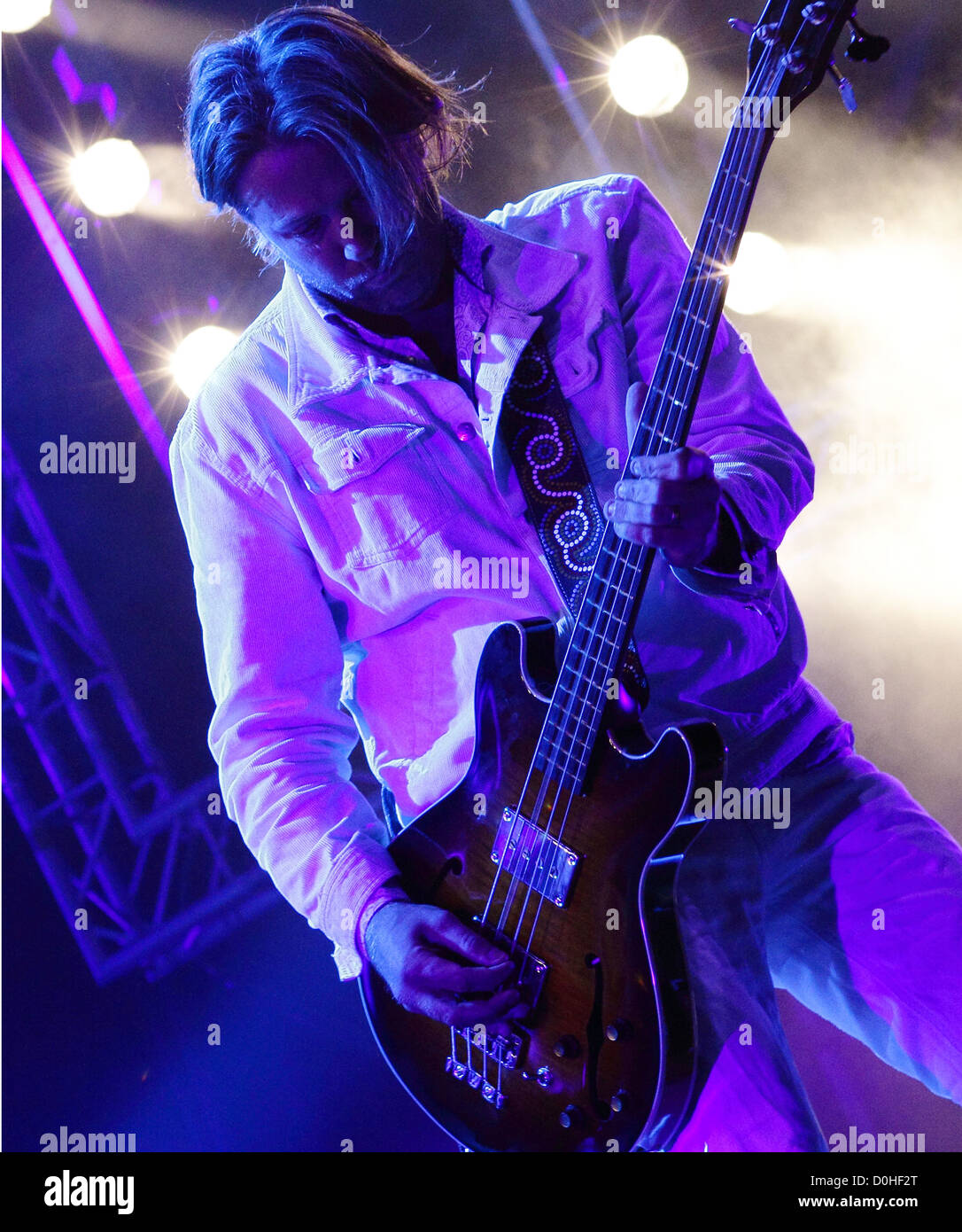 John Collins di Powderfinger performing live Adelaide, Australia - 16.09.10 Foto Stock